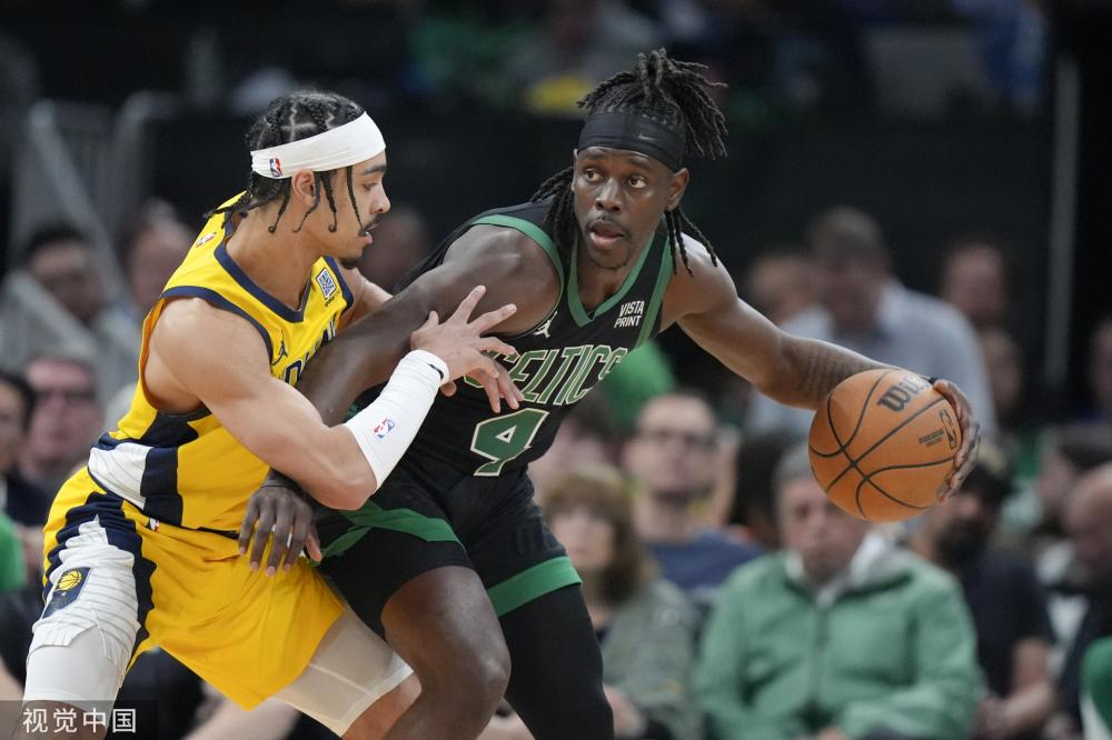 他在硬地上 他在硬地上