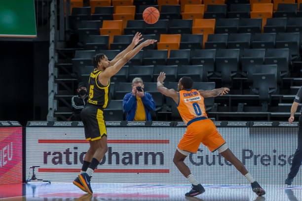 他是否已具 他是否已具